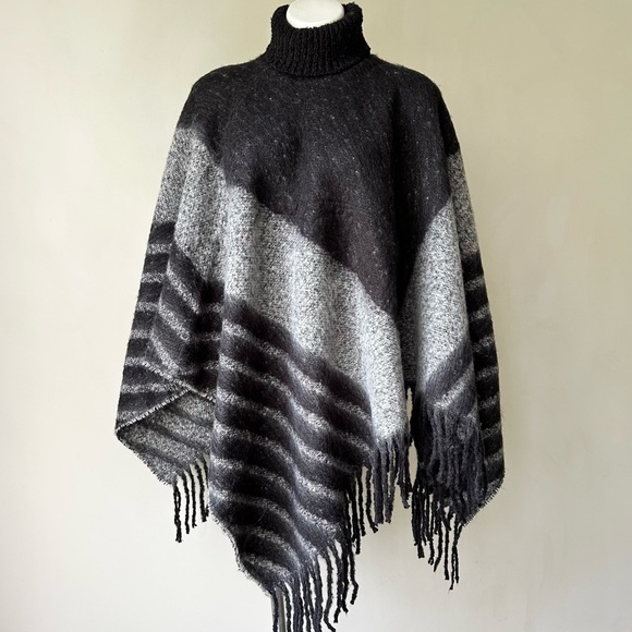 Tahari Womens Cozy Boho Turtleneck Fringe Poncho Sweater, Black/Grey OS NWT - Picture 1 of 7
